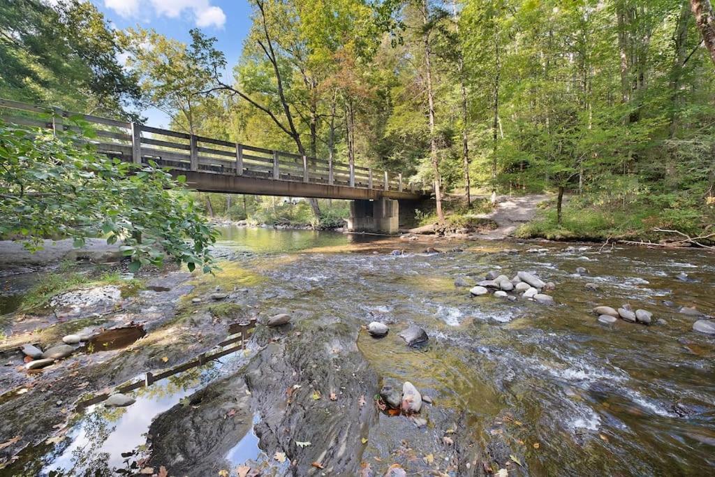 Private Smoky Mountain Luxury Log Home With 2 Fireplaces, Hot Tub & Community Pool Sevierville Exterior foto